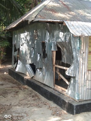 বাগেরহাটে ইউপি সদস্যের নেতৃত্বে হামলা ও ভাংচুরের অভিযোগ